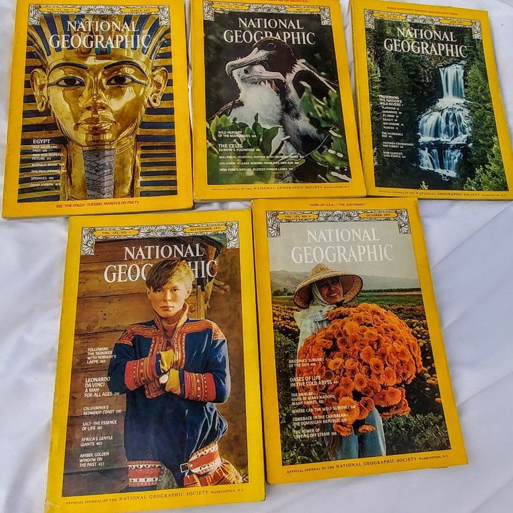 Vintage Bundle of (5) 1977 National Geographic magazines